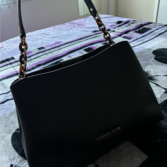 Authentic michael kors.  Excellent condition. SOLD - Picture 4 of 4